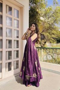 Costume Anarkali en soie pour femmes avec broderie, longueur au sol, tenue de mariage traditionnelle, style Inde Pakistan - Product Image 3