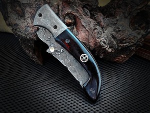 Cuchillo Plegable Hecho a Mano con Hoja Recta de Acero de Damasco y Mango de Madera de Nogal, Funda de Cuero, Utilitario DIY - Product Image 2