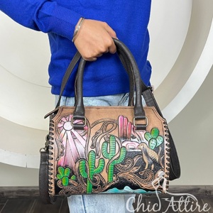 Sac de voyage Speedy moyen en cuir de vachette premium, fait main par un designer, avec motifs de cactus colorés peints à la main, élégant et artistique - Product Image 1