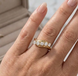 Anillo de Boda de Oro Amarillo de 14K con 5 Piedras, Estilo Ondulado, con Diamantes Cultivados en Laboratorio, Precio de Fábrica al por Mayor - Product Image 6