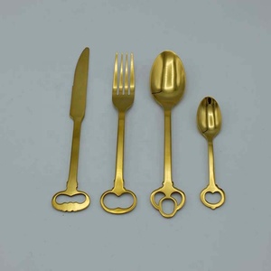 Juego de cubiertos chapados en oro de acero inoxidable de diseño real de lujo con mango de diseño de abrebotellas antiguo Juego de utensilios de aspecto real - Product Image 1