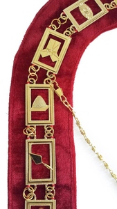 Collar Masónico de Terciopelo Rojo Personalizado con Emblemas Metálicos Dorados, Accesorio Bordado para la Logia Azul - Product Image 3