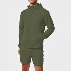Ensemble de survêtement homme personnalisé avec logo, coupe-vent en nylon extensible quatre directions, veste à capuche tissée grande taille et short zippé pour l'été - Product Image 5