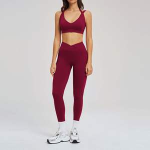 Conjunto de Yoga y Leggings de Compresión Ajustados con Sujetador Deportivo de Cuello en V para Mujer, de Secado Rápido, Ideal para Yoga, Running y Uso Casual - Product Image 3
