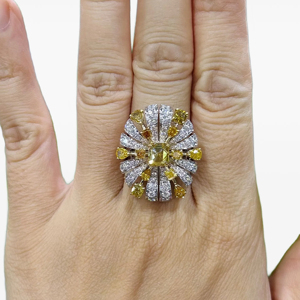 Anillo de cóctel de lujo para mujer, oro macizo de 18 quilates, diamante amarillo talla esmeralda, joyería de fiesta con diseño de flor - Product Image 3