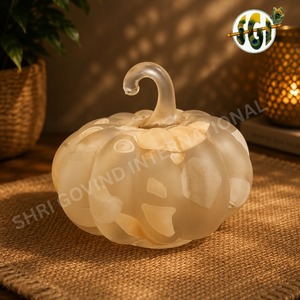 Decoraciones de calabaza de vidrio soplado a mano con detalles blancos y naranjas para Halloween o decoración de otoño - Product Image 3