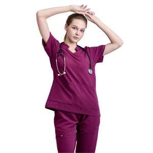 Ensemble d'uniformes médicaux PE/Rayonne à prix avantageux, marque privée, design imprimé tendance pour infirmières, blouse de laboratoire pour médecins, fabrication FMF OEM/ODM - Product Image 1