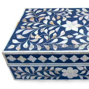 Caja de Almacenamiento de Joyas de Resina Pulida Hecha a Mano |   Recuerdo Artesanal Único de la India con Tema de Amor, Regalos Premium para Bodas y Fiestas - Product Image 2