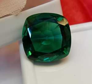 Gema suelta natural de tsavorita verde con corte cojín y cambio de color para la fabricación de joyas - Product Image 4