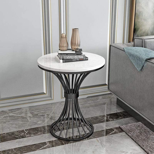 Table d'appoint ronde moderne en contreplaqué avec plateau effet marbre et base en métal noir, table d'appoint élégante pour le salon - Product Image 4