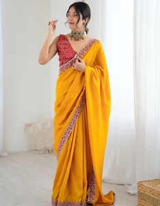 Sari jaune de créateur KV en mélange de soie traditionnel orné, avec chemisier non cousu, idéal pour les occasions festives - Product Image 2