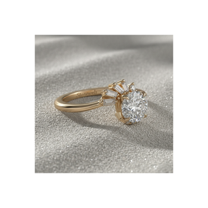 Anillo de compromiso de diamante cultivado en laboratorio Stonewels con diamante central tallado y piedras laterales tipo baguette, oro de 14K, certificado de lujo, engaste de garras - Product Image 1