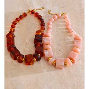 Ensemble de colliers faits à la main en résine écologique à thème ange, perles roses et brunes en forme de cube et rondes, bijoux tendance pour femmes - Product Image 1