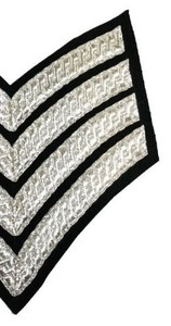 El chevron de 4 barras (cuatro franjas en forma de V) es el insignia más común del rango de Sergeant. - Product Image 3