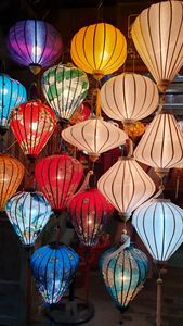 Lámpara Colgante Tradicional de Hoi An, Hecha a Mano con Bambú y Seda, para Decoración de Restaurantes, Hoteles y Hogares - Product Image 3