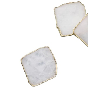 ที่รองแก้วหินอ่อนลายเรขาคณิตแผ่นรองแก้วสุดหรูทำจากเรซินและหินอ่อนขอบทองสำหรับตกแต่งโต๊ะและดื่มที่รองแก้วสุดหรู - Product Image 1