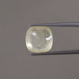 ไพลินสีเหลืองธรรมชาติแท้ รับรองโดย IGI เกรด AAA ขนาด 11x11 มม. รูปทรงคุชชั่น น้ำหนัก 7.10 กะรัต พลอยหลวม เปลี่ยนสีได้ ผ่านการเคลือบแว็กซ์/น้ำมัน - Product Image 3