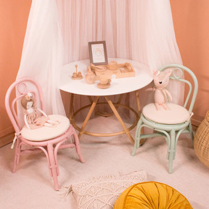 Juego de Mesa y Sillas de Ratán para Niños Nhat Minh, Estilo Tropical Redondo, Muebles Ecológicos para Interiores, Diseño de Respaldo Windsor - Product Image 3