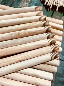 Balais et pelles à poussière à fil italien Tête de balai en plastique en bois d'eucalyptus Design portable à prix compétitif Fabriqué au Vietnam - Product Image 2