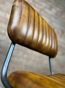 Ensemble de bar d'angle en teck massif rustique avec tabourets de bar rembourrés, intérieurs de luxe faits à la main, écologiques et durables - Product Image 4