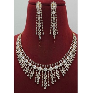 ชุดสร้อยคอและต่างหูดีไซน์หรูหรา ประดับเพชร CZ สีขาวทอง คุณภาพพรีเมียม สำหรับงานหมั้นและงานแต่งงาน สำหรับผู้หญิง - Product Image 2