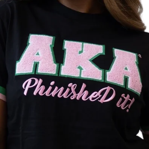 Camiseta Negra Personalizada para Mujer con Bordado, Diseño Phinished It, Manga Corta, Cuello Redondo, Estilo Casual, Detalles en Rosa y Verde - Product Image 5