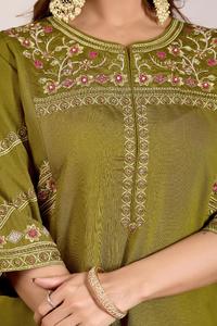 Ensemble Kurti en coton vert olive brodé, séchage rapide, toutes saisons, avec dupatta, tenue décontractée traditionnelle indienne et pakistanaise pour femmes, coupe classique - Product Image 3