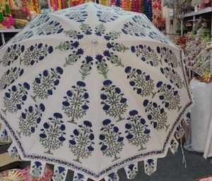 ร่มกันแดดกลางแจ้งผ้าฝ้ายสุดหรู ทำมือ สำหรับตกแต่งลานบ้านริมสระน้ำ ขายส่ง รับสั่งทำ ลายพิมพ์บล็อกสีน้ำเงินแบบดั้งเดิม ร่มสวน - Product Image 3