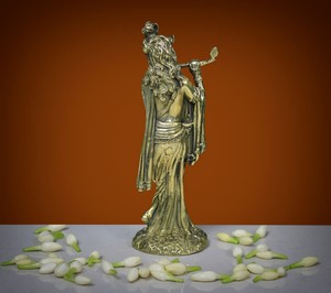Statue de Lord Krishna en laiton, faite à la main, idole religieuse hindoue, figurine traditionnelle, décoration de table, objet décoratif - Product Image 3