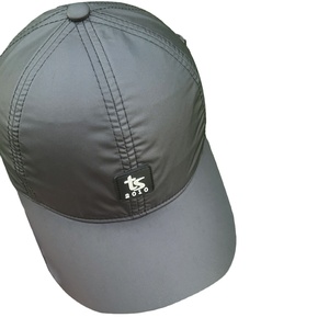 Gorra de Béisbol Personalizada de Dos Tonos con Visera Plana, Impermeable, de 6 Paneles, Deportiva y Moderna, Fabricante OEM de Vietnam, Thien Son Cap, Silicona - Product Image 2