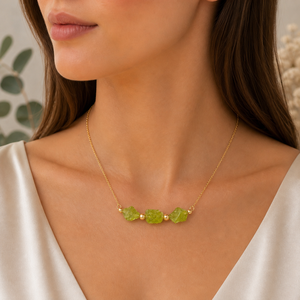 Collar de Peridoto Natural con Tres Piedras, Chapado en Oro, Cadena de Piedras Preciosas, Joyería Hecha a Mano con Cristal de Piedra de Nacimiento, Regalo para Mujeres y Esposas - Product Image 1