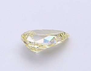 Excellente Diamant Polonais de 0,95 Carat Jaune Vif Fantaisie Taille Poire Pureté VS1 Cultivé en Laboratoire Certifié IGI Brillant - Product Image 3