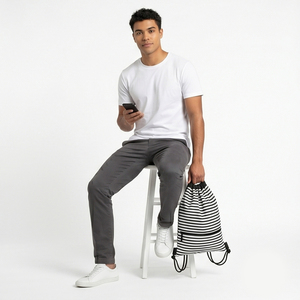 Mochila con cordón y rayas para hombre, bolsa de gimnasio ligera de poliéster, estilo informal, compartimento interior, bolsas con cordón y asa suave - Product Image 6