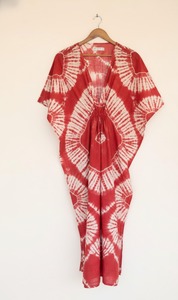 ผ้าคัฟตันโบฮีเมียนคุณภาพสูง เป็นมิตรกับสิ่งแวดล้อม ผ้าฝ้ายแท้ 100% ลายมัดย้อม แต่งลูกไม้ ความยาวแบบแม็กซี่ เอวยางยืด แขนทรงโดลมัน คอวี - Product Image 2