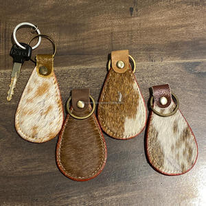 Vente la plus chaude porte-clés en cuir cheveux de vache sur porte-clés en cuir accessoires en cuir porte-clés mignons pour les femmes - Product Image 4