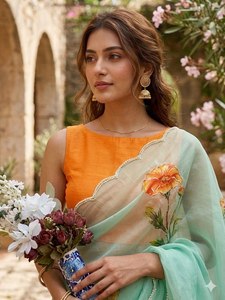 Sari in Seta Teby per Occasioni Speciali con Design Floreale e Bordo Lavorato a Mano, Lussuoso Sari in Seta Teby con Decorazioni in Perle Cutdana - Product Image 3