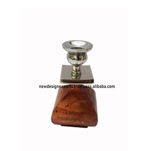 Portavelas Geométrico de Metal en Forma de Pirámide Hecho a Mano para Decoración del Hogar y Festividades Navideñas - Product Image 2