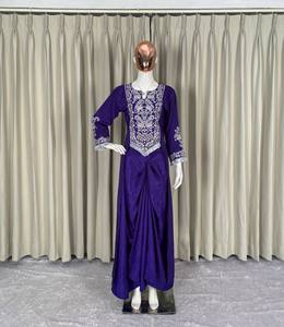 Ensemble de travail TOP France Cerap en soie brodée avec pantalon Dhoti - Product Image 5