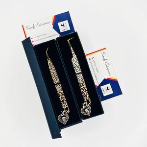 Pinzas para Pestañas con Diseño de Guepardo de Somofy Enterprises, con Dijes de Corazón, Acero Inoxidable, Punta de Precisión, Agarre Perfecto, 10 mm de Longitud, en Caja - Product Image 1