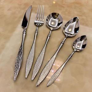 Cubiertos de acero inoxidable que combinan con refinado equilibrio entre resistencia y estilo, acabado de alta calidad que mejora la presentación general de la cena. - Product Image 1