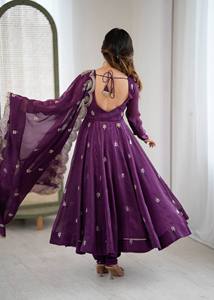 Conjunto de Vestido Bordado Especial para Bodas y Fiestas - Listo para Usar - Product Image 4