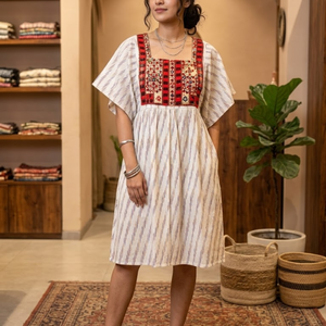 Robe courte bohème en coton et lin pour femme, imprimé Ikat, brodée, coupe ample, tunique artisanale pour l'été et la plage - Product Image 5