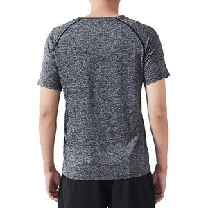 เสื้อยืดกีฬาคอกลมแขนสั้นทรงเข้ารูปสำหรับผู้ชาย แห้งเร็ว ผลิตจากผ้าโพลีเอสเตอร์ถัก สีพื้น สำหรับออกกำลังกาย - Product Image 3