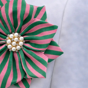 Broche Fleurie à Carreaux Rose et Vert, Magnifique Accessoire Floral pour Femme, Décoration Tendance avec Motif Écossais de Qualité Supérieure - Product Image 5
