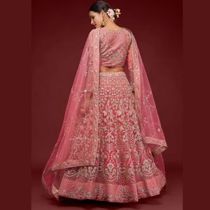 Lehenga Choli de Diseño con Bordado de Hilo Zari Badla, Lentejuelas y Dori, con Dupatta - Product Image 5