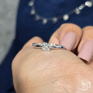 Bague en diamant de laboratoire certifié IGI, taille coussin 0,50 carat, en or blanc 18 carats |   Bague de fiançailles solitaire - Product Image 2