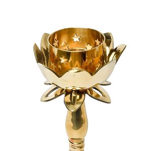 Portavelas de Latón Puro con Acabado Dorado Antiguo, Elegante Adorno para Sala de Pooja y Decoración del Hogar - Product Image 4