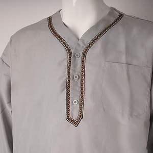 Vente en gros OEM : Jubbah traditionnelle musulmane arabe pour hommes, Thobe grande taille respirant en polyester et coton pour l'automne, Robes islamiques - Product Image 3