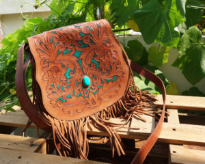 Bolso Bandolera Vintage de Cuero Genuino con Panel Frontal con Grabado a Mano de Personajes, Patrón de Bordado con Tachuelas Turquesa y Borla, para Verano - Product Image 1