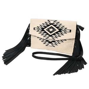 Nouveau sac bandoulière bohème en cuir véritable sculpté à la main avec motif floral pour femme, écologique - Product Image 1